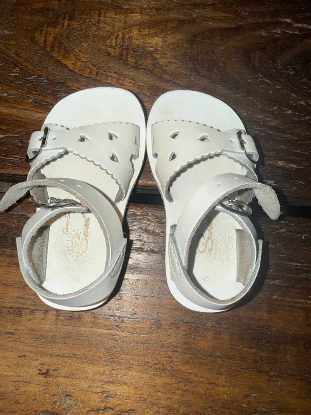 Sun San Girls' White Scalloped Heart-Accent Sandals